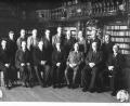 Bild: Archiv Treml
Der Stadtrat von Waldsassen um 1951 im Bibliotheksaal mit Bürgermeister Andreas Bernreuther (vorne, Mitte). Links von ihm Georg Ponnath (kommissarischer Bürgermeister von 1945 bis 1946); rechts von ihm Jakob Welsner, SPD, und Michael Kunz, CSU (Bürgermeister von 1946 bis 1948). Die als Porträts abgebildeten Stadtratsmitglieder unten dürften damals zum Fototermin verhindert gewesen sein. Traditionell im Bibliothekssaal lassen sich die jeweils neu gewählten Stadtratsgremien fotografieren. Die Bilderreihe hängt im Rathaus vorm großen Sitzungssaal.