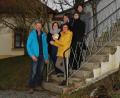 Bild: rpp
Eine Abordnung des Ausschusses Ehe und Familie des Pfarrgemeinderates Kastl übergab am Dienstagabend 600 Euro an die Schirmherrin Edith Lippert von der „Aktion Lichtblicke“.
Von links nach rechts: Thomas Deubzer, Martina Reger, Edith Lippert, Doris Dimper, Birgit Hecht und Kerstin Slama.