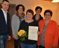 Bild: jr
Sonja Grassold (Mitte) wurde für zwanzigjährige Zugehörigkeit zur Konnersreuther Frauenunion geehrt. Dazu gratulierten (von links) CSU-Ortsvorsitzender Andreas Malzer, Kreisvorsitzende Tina Zeitler, stellvertretende Ortsvorsitzende und Kreisrätin Inge Härtl, sowie Ortsvorsitzende Christa Wölfl.