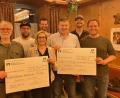 Bild: rha
Die Angler und Fischer zeigen mit zwei Spendenschecks ein offenes Herz für krebskranke Kinder (von links): Daniel Merkl, Rüdiger Kohl, Andreas Schreiner, Petra Waldhauser, die Vorsitzende der Selbsthilfegruppe, Andreas Specht, stellvertretender Vorsitzender Marco Kind, , Vorsitzender Christian Specht von der Anglergemeinschaft und Mathias Amtmann.