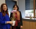 Bild: Elisabeth Schneider/exb
Schulleiterin Hannelore Reil-Heining (rechts) bedankte sich bei Dr. Regina Schwindler für den aufschlussreichen Vortrag.