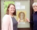 Bild: gac
Gemeindereferentin Katharina Laurer (links) von der katholischen Pfarrei St. Marien und Pfarrerin Ulrike Häberlein von der evangelischen Gemeinde Christuskirche laden ein zum ökumenischen Jugendkreuzweg, der heuer unter dem Motto "Icon" steht.