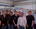 Bild: FOS Marktredwitz/exb
Eine Schülergruppe informierte sich bei der Firma Scherdel. Links im Bild der Werkstattausbilder Elektrotechnik der FOS, Martin Wunderlich. Ganz rechts der technische Leiter bei Zarian, Stefan Neumeier.