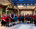 Bild: Klaus Horn
Die Musiker der Youngsters und des Jugendorchesters der Musikkapelle Ursensollen mit ihrem Leiter Stefan Neger (links).