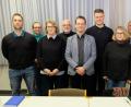 Bild: do
Den neuen Vorstand des Fördervereins "Freunde des Gymnasiums Eschenbach" bilden: (von links) Schatzmeister Matthias Holl, Emma Skopek (Beisitzerin/neu), stellvertretende Vorsitzende Hildegard Tretter (neu), Hubert Haberberger (Beisitzer/neu), Vorsitzender Andreas Wagener (neu), Schriftführer Klaus Ginglseder (neu), Juliane Keck (Beisitzerin), Schulleiter Peter Schobert und Werner Brüchner (Beisitzer)
