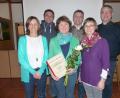 Bild: sl
Für 30 Jahre aktive Mitgliedschaft bei der DJK-Gymnastikgruppe wurde Gerlinde Janker, mit Urkunde von Marga Schieder-Beierl (rechts) und Manuela Weißenburger (links) geehrt und DJK-Vorsitzender Robert Zirngibl, Bürgermeister Anton Kappl und Pfarrer Adam Nieciecki (von links) gratulierten.