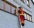 Bild: exb
Die Teleskopleiter ermöglicht den Zugang zu Gebäuden über Fenster oder Balkontüren.