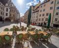 Bild: Peter Kneffel
Angst vor Corona: Im Cafe vor dem Hofbräuhaus ist trotz bestem Wetter kein Gast.