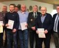Bild: Kevin Klier/exb
Die geehrten Mitglieder (von links): Fabian Wonneberger, Alexander Schmid, Georg Seitz, Günter Kerscher, Markus Reif, Gerhard Kirschner, Hansdieter Weber, Gauschützenmeister Dietmar Bayer, Johann Paulus, Bürgermeister Michael Göth und Schützenmeister Georg Hausmann.