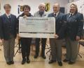 Bild: sak
Bei der Spendenübergabe von links): Kassier Claudia Gebhardt, Irmgard Merkl von der Bereichsleitung Frühförderstellen und Kinderkrippe der Lebenshilfe Amberg, Ehrendirigent Hans Hufsky, Vorsitzender Harald Lukesch und Dirigentin Sabine Kredler.