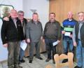 Bild: exb
Georg Kammerer, dritter Sieger Karl Lang, Vorsitzender Peter Lachmann, Sieger Herbert Simmerl, Zweitplatzierter Hans Reger und Erich Bäumler, zuständig für die Auswertung (von links).
