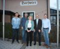 Bild: exb
Fünf Neue gehören ab Mai dem Vorbacher Gemeinderat an: (von rechts) Martin Kräml (FWG, Oberbibrach), Christian Friedrich (FWG, Vorbach), Anneliese Weber (CSU, Oberbibrach), Alexander Thurn (FWG, Oberbibrach) und Dominik Eckert (FWG, Oberbibrach).