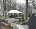 Bild: Petra Hartl
Seit Mittwoch ersetzt ein Pavillon auf dem Stadtfriedhof die geschlossene Leichen- und Aussegnungshalle.