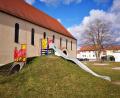 Bild: Thomas Dobler 
Der Spielplatz hinter der katholischen Kirche wird abgebaut, dort entsteht eine Streuobstwiese.