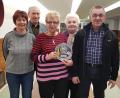 Bild: eku
Vorsitzender Erich Kummer (Zweiter von links) und sein Team engagieren sich weiterhin für die Germania-Kegler.