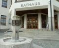 Bild: Portner
Kein Wasser im Brunnen, keine Bürger im Rathaus: Die Stadtverwaltung stellt ab Montag, 23. März den Publikumsverkehr ein. Dringende Angelegenheiten können telefonisch oder online erledigt werden.