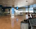 Bild: Beate-Josefine Luber
So sieht es im Flughafen von Barcelona wie auch in ganz Spanien aus: Läden sind geschlossen, es ist wenig los, Leute halten Abstand oder schützen sich.