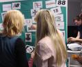 Bild: kmo
Die Teilnehmer des Workshops "Erlebniswelt der extremen Rechten" lernen, welche Irrtümer es bei der Symbolik häufig gibt.