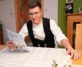 Bild: fvo
Der Spielberger Zimmererlehrling Johannes Weiß wird am 15. März volljährig und geht das erste Mal zur Wahl. Er studiert im Vorfeld am heimischen Tisch das Wahl-Hilfe-Heft und die Kandidaten der Markt- und Kreistagswahl.