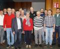 Bild: mmj
Die neugewählte Vorstandschaft des OWV mit Vorsitzenden Michael Koller (Fünfter von links) und seinem Stellvertreter Josef Holler (rechts). Bürgermeister Gerald Reiter (links) dankte dem Gremium für die Übernahme der Verantwortung im Waldverein.