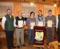 Bild: mof
Die Ammerthaler Blaskapelle ehrt einige Mitglieder (von links): Vorsitzender Daniel Haller, Konrad Pirner (30 Jahre), Rita Michl und Julia Niebler (20 Jahre), Gerhard Bleisteiner (30 Jahre) und Zweiter Vorsitzender Christopher Braunisch.