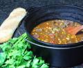 Bild: Matthias Würfl 
Gulasch, Wurst und viel Gemüse kommt in den Topf für die Mitternachtssuppe.