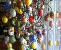 Bild: DIY Academy
Der schönste Schmuck für den Strauch sind selbstbemalte Ostereier.