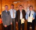 Bild: oe
Mitglieder der Reservistenkameradschaft Ammerthal weden geehrt (von links): Mayor Denis Richter (Kompaniechef der Patenkompanie), Georg Paulus (Gemeinderat und Kassier), Hans Weber, Vorsitzender Peter Friedrichs und Reservisten-Kreisvorsitzender Bertram Gebhard.