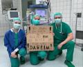 Bild: Bild: exb/Krankenhaus St. Barbara
Die Anästhesiepflegekräfte Lisa Troidl, Tina Langer-Sorgenfrei und Alex Bauer (von links) starteten am Mittwoch einen Aufruf auf Social-Media-Kanälen.