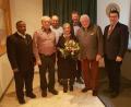 Bild: exb
Ehrung beim Rehessen (von links): Pfarrer Moses Gudapati, Jagdvorsteher Theo Schadl, Zweiter Bürgermeister Franz Weiß, Erika Grummt, Bürgermeister Alwin Märkl, Jagdpächter Ulrich Schmid und Ruppert Schmid.