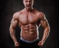 Bild: Moritz Weiß/MoW-Pictures
Der Bodybuilder Sven Wittmann weiß, wie man sich zuhause während der Coronakrise fit hält.