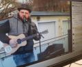 Bild: Benjamin Tietz
Der Musiker Ben Stone gab ein Terrassen-Konzert, das auf Facebook übertragen wurde.