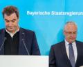 Bild: Peter Kneffel/dpa
Ministerpräsident Markus Söder (links, CSU), und Innenminister Joachim Herrmann (CSU) berichten über die jüngsten Maßnahmen gegen die Coronapandemie.