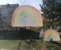 Bild: exb/Jessica Schaaf
Regenbögen sollen in der Coronakrise den Kindern Freude bringen, die Langeweile vertreiben und für ein Gemeinschaftsgefühl sorgen.