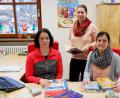 Bild: Frauenreuther, Margit [fmt]
Die Mitarbeiterinnen der Gemeindebücherei Pamela Wünsche, Heike Wolf und Diana Bock (von links) bieten einen Lieferservice für Bücher an. So nah beisammen sitzen sie jedoch nicht mehr, das Bild entstand vor der Coronakrise.
