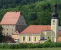 Bild: Houschka
Das gräfliche Schloss und die Kirche in Wolfring spielten 2019 beim 900-jährigen Bestehen des Dorfes eine Rolle. Als Wahrzeichen könnten die historisch bedeutsamen Gebäude 2021 wieder in den Blickpunkt rücken, wenn die Gemeinde Fensterbach 50 Jahre besteht und diesen Anlass feiern will.
