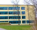 Bild: exb
Zusammenhalt in schwierigen Zeiten: Das Regenbogenfenster, das an der Gregor-von-Scherr-Schule in Neunburg vorm Wald gestaltet wurde, macht auch auf die angelaufene Challenge aufmerksam.