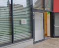 Bild: fks
Der Eingang zur Blutspende ist diesmal durch den Notausgang an der Bühne Richtung Stadtpark. Von dort aus geht es immer nur in eine Richtung weiter. Sven Lehner, BRK Bereitschaftsleiter, weist den Weg.