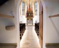 Bild: Christian Schwirzer
Wenn auch das Ordinariat Regensburg das Aussetzen der öffentlichen Gottesdienste angeordnet hat, so bleiben die Türen der Gotteshäuser offen, die die Gläubigen zum stillen Gebet und zum Entzünden von Kerzen einladen.