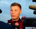 Bild: Petra Hartl
Fußballprofi Patrick Erras freut sich, seine Familie besuchen zu dürfen.