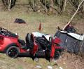 Bild: Thomas Dobler
Damit die Feuerwehr die Insassen aus dem Autowrack retten konnte, musste sie den Wagen aufschneiden.