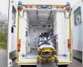 Bild: Petra Hartl
Ein Blick in einen Rettungswagen des BRK-Kreisverbands Amberg-Sulzbach. Hygiene im Rettungsdienst spielt nicht nur jetzt nach dem Ausbruch der Lungenkrankheit Covid 19 eine Rolle, sondern generell. Immer wieder hat es das Rettungsdienstpersonal mit Krankheitserregern zu tun – seien es Patienten mit multiresistenten Keimen oder mit Influenza.