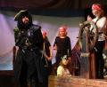 Archivbild: wro
Noch vor wenigen Wochen ahnte keiner von der Laienspielgruppe, dass die Arbeit für unbestimmte Zeit ruhen würde. Beim zuletzt gezeigten Kindermusical „Claus und der Klabauter“ wirkte auch Vorsitzender Alexander Derwart als Freibeuter-Kapitän mit.