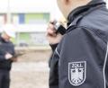 Bild: Bildungs- und Wissenschaftszentrum der Bundesfinanzverwaltung/exb
Symbolbild: Zollbeamte bei ihren Ermittlungen. In einem Fall führten diese dazu, dass das Hauptzollamt Regensburg einen Sozialbetrug aufdeckte. In dessen Folge wurde ein im Landkreis Amberg-Sulzbach ansässiges Ehepaar vom Amtsgericht Regensburg zu einer Geldstrafe bzw. zu einer Bewährungsstrafe verurteilt.