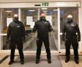Bild: lst
In Coronazeiten stehen Marcus Fritsch (Mitte) und seine Mitarbeiter nicht mehr am Eingang von Partys oder Konzerten, sondern etwa am Eingang des Tirschenreuther Krankenhauses.