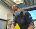 Bild: Brunner/exb
Karsten Heßing, Kassier der Stiftlandgriller, unterstützt während der Coronakrise das Küchenteam des BRK-Seniorenheims Haus Mühlbühl in Tirschenreuth.
