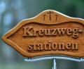 Bild: exb
Das Hinweisschild zum Kreuzweg in Pullenreuth.