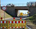Bild: sm
Die Brücke bei Kirchendemenreuth wird saniert. Der Verkehr auf der B 22 wird per Ampel geregelt.