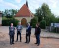 Archivbild: do
Im Zuge der Dorfererneuerung Hölas wird es auch im Umfeld der Herz-Jesu-Kapelle bauliche Verbesserungen geben. Schon im vergangenen Jahr wurden erste Überlegungen angestellt.