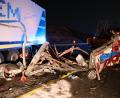 Bild: Alexander Auer
Auf der A3 bei Neutraubling ist ein Lkw in einen Sicherungsanhänger gekracht.